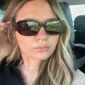 Meet your Posher, Brenna